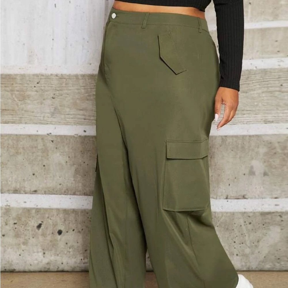 Green cargo pants